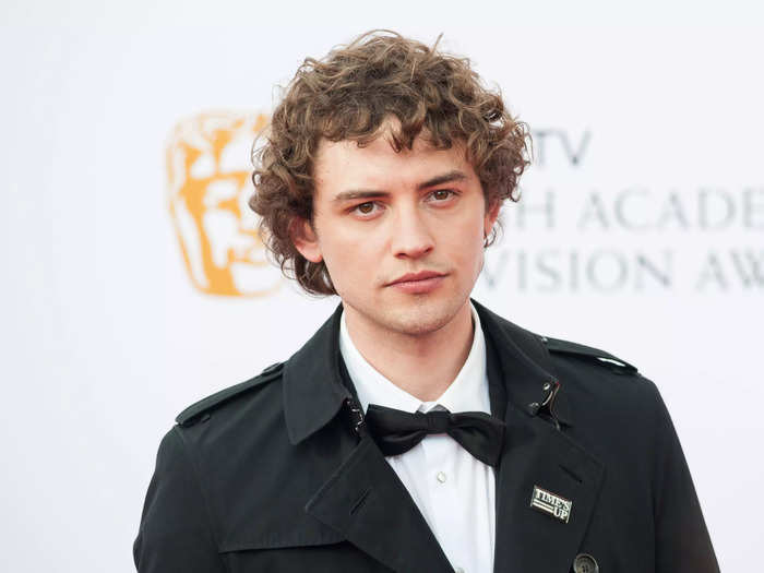 Meanwhile, Josh Whitehouse – who plays Eddie – has naturally curly hair. He also doesn