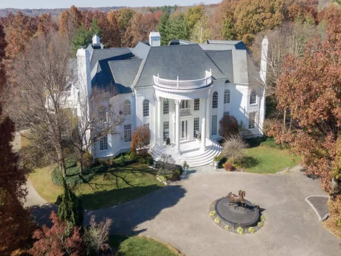 Built in 1997, the property is situated on over 45 acres of land in Evansville, Indiana and contains five bedrooms and eleven bathrooms.