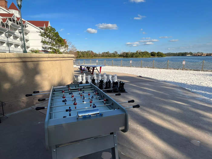 The beach area had several games guests could play.