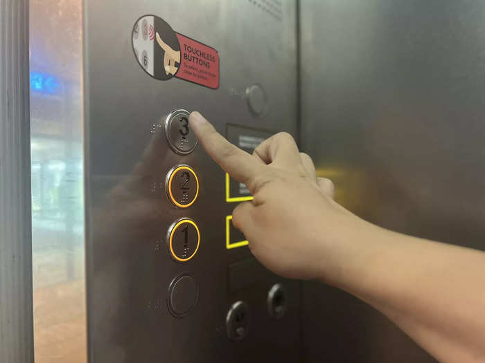 One of the most interesting things about Changi is its swimming pool, which is located at the Aerotel in terminal 1. Travelers can take the elevator using touchless buttons to access it.