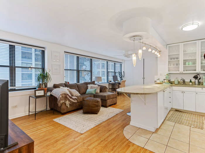 In Chicago, Illinois, an 870-square-foot, one-bedroom condo in the North Side neighborhood of Streeterville is currently asking $200,000.