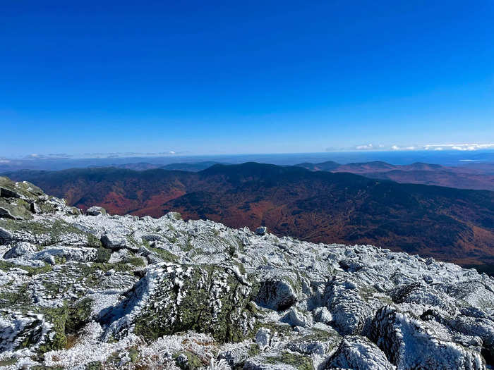 Even though it was only early fall, I thought the temperature at the summit was already cold.