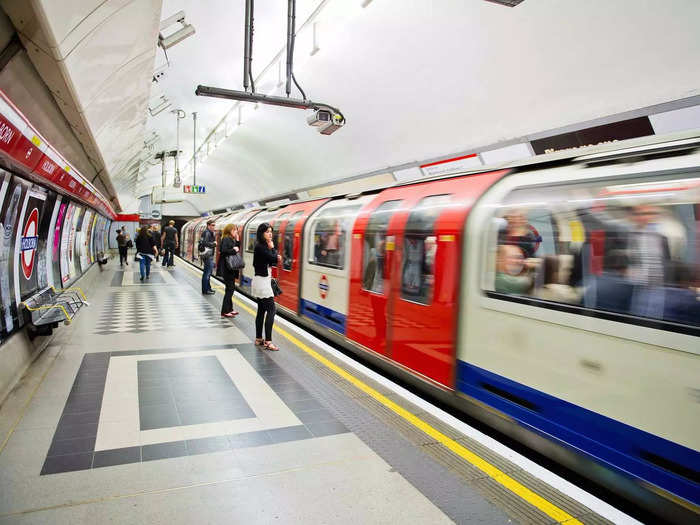 The public transport system in New York is less efficient and clean than in London, in my opinion.