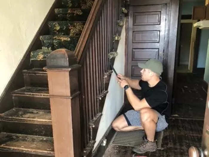 The couple started renovating the house on the same day that they received the keys, ripping out the carpet and the linoleum floors.