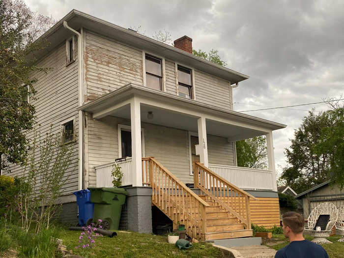 As their search dragged on for months, the couple decided to reconsider the fixer-upper — which they ended up buying for $320,000 in October 2020.