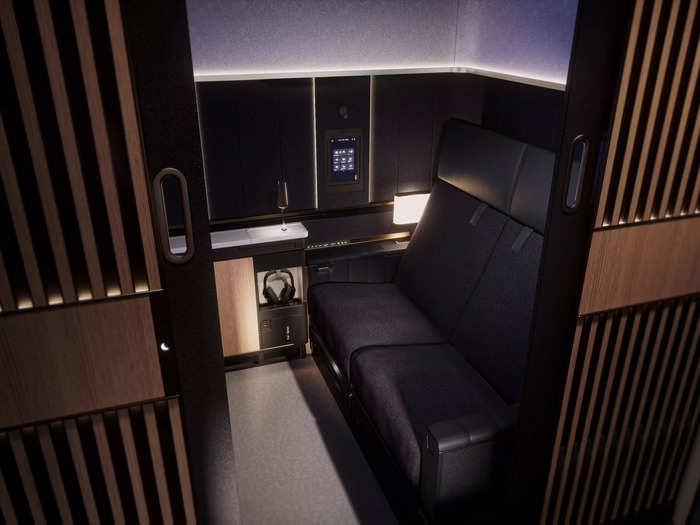 The so-called "Suite Plus" is a separate double cabin.