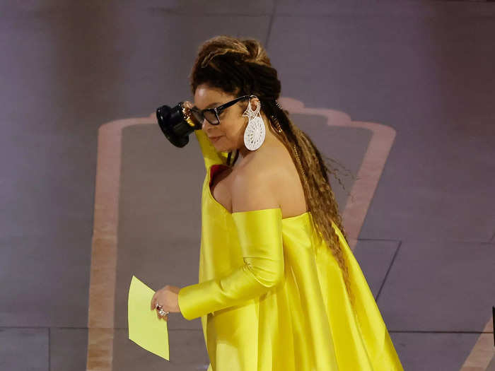 Ruth E. Carter matched her acceptance-speech notes to her yellow strapless gown.