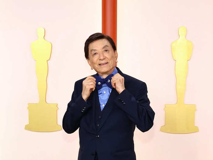 James Hong paid tribute to "Everything Everywhere All At Once" with googly eyes on his blue bow tie.