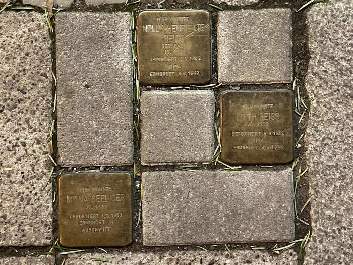 Many European cities have plaques memorializing Holocaust victims.