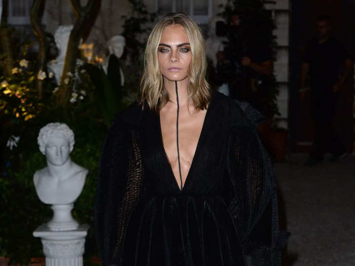 She added a dramatic black line from her chin to her low-cut black minidress during London Fashion Week in September 2016.