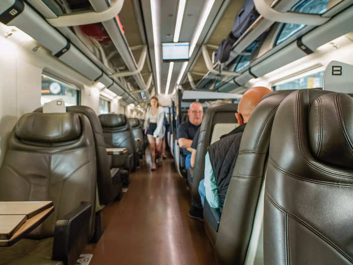 On the train, the configuration was two seats on one side of the aisle and one seat on the other. Most single-row seats faced each other with a table in between, while most double-row seats faced another row of two seats.