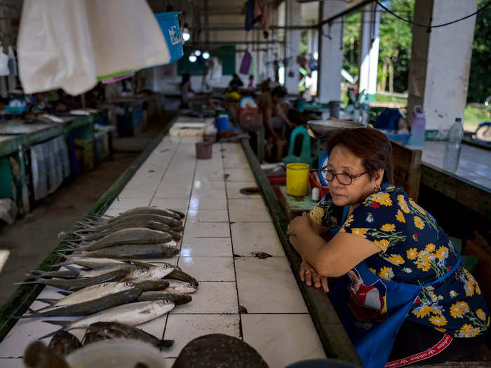 Experts estimate the oil spill has hurt the livelihoods of 13,600 people who fish for a living, and another 120,000 residents.