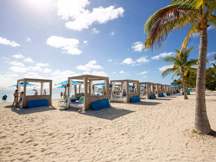 If all you want during your trip is a nap on the beach under the sun, just head to the complimentary Chill Island or South Beach.