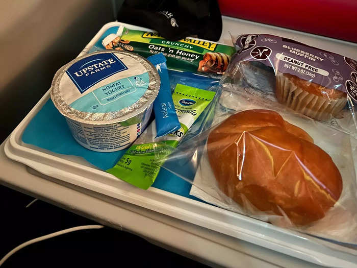 About an hour before landing, we were served breakfast, which came with a roll, a muffin, a granola bar, and yogurt.