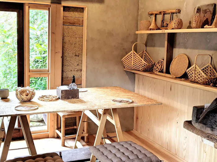 Interested guests can also attend a bamboo-weaving workshop that Kajiyama hosts next door.