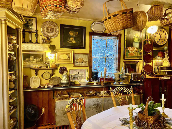 Baskets hang from the ceiling of the full kitchen.