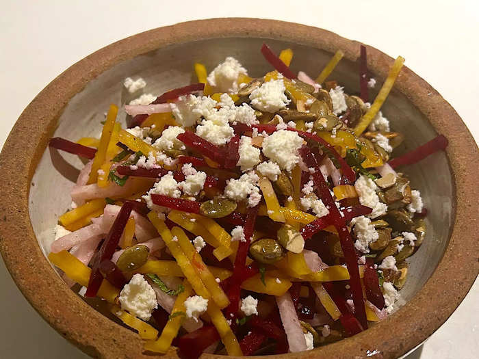 For my appetizer, I tried the ensalada de betabel con jícama, a salad made of beets and jicama. It blew me away.