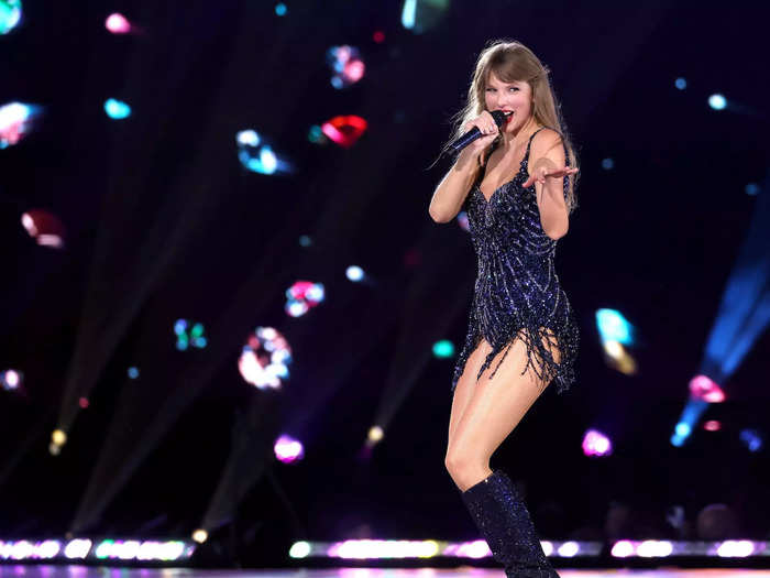 Swift ended the show in a "midnight" bodysuit from Oscar de la Renta.