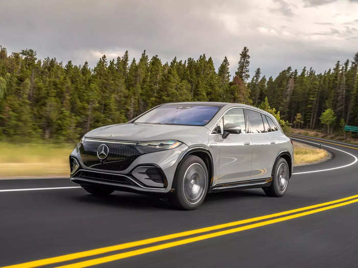 14. Mercedes-Benz EQS SUV: 305 miles