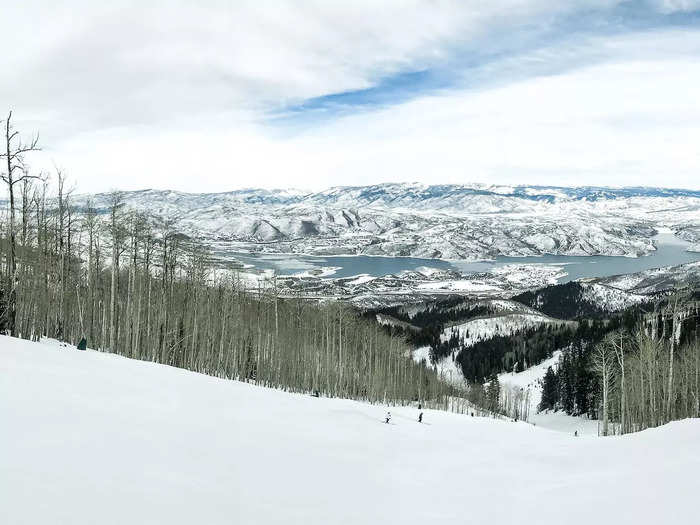 The alleged incident occurred at Deer Valley ski resort in Park City, Utah, about 40 miles east of Salt Lake City. Known for its picturesque slopes, the resort has been frequented by celebrities and public figures, including Tony Danza and Lisa Kudrow.