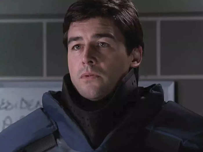 "Friday Night Lights" star Kyle Chandler was Dylan Young, a member of the Seattle Police Department bomb squad on the same season two episodes.