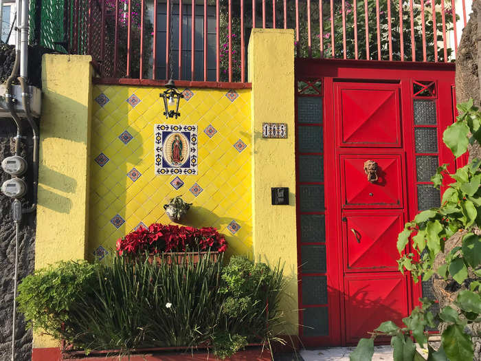 Wander the colorful squares and streets of the Coyoacán neighborhood.