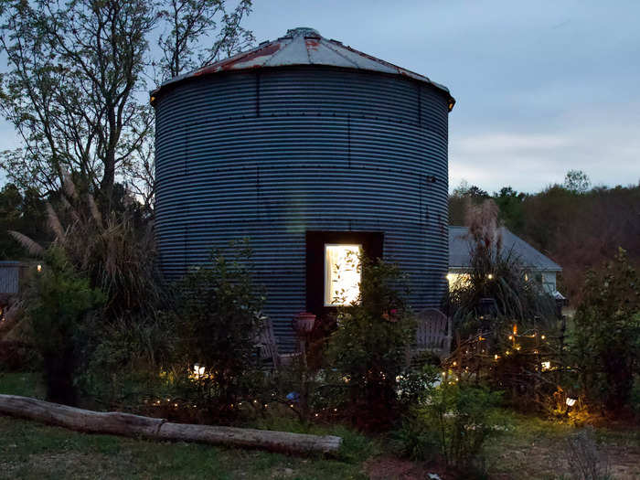 The Airbnb was equipped with solar-powered lights, which turned on around sunset. I thought they made the Airbnb feel magical.