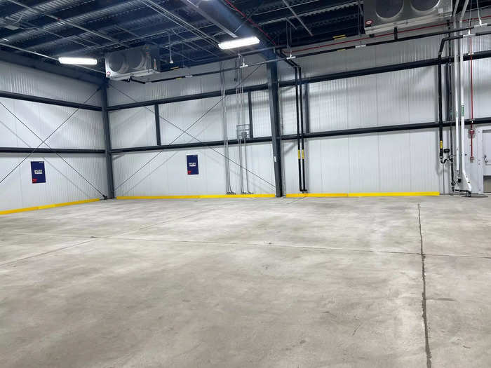 The building has four chambers and direct ramp access, meaning workers can quickly get the temperature-controlled products from the cooler to the aircraft in line with healthy safety guidelines.