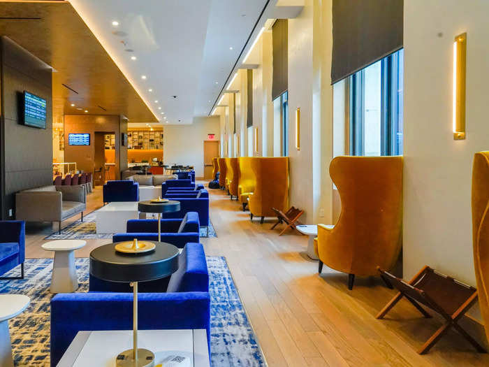 The Metropolitan Lounge is a quiet waiting area that is free for first-class and sleeper cabin Amtrak customers. It has comfortable seats and free snacks and drinks.