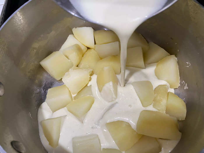 All the ingredients came together in these thick mashed potatoes.