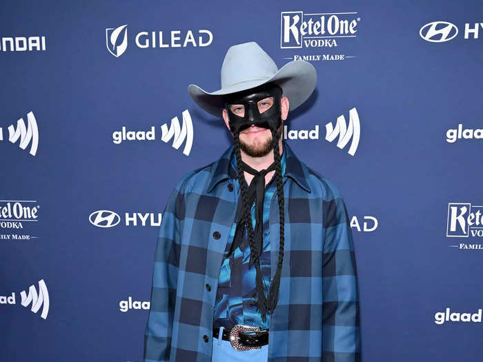 Orville Peck made an appearance in head-to-toe blue garments.