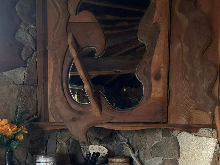 Instead of a kitchen, I had a sink carved out of granite. Next to it, the hosts provided soap, paper towels, and cutlery.