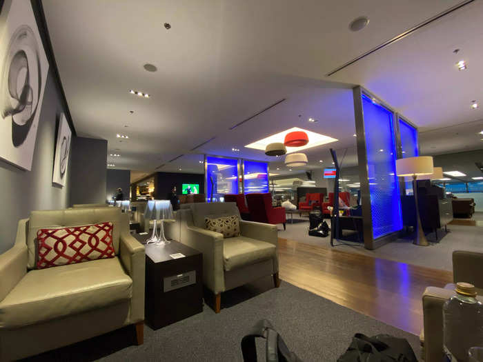 When the plane stopped in Singapore to refuel, I used the British Airways Lounge again.