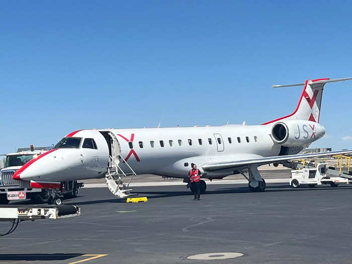 Despite the setback, the one-hour flight passed quickly and we were on the ground in Phoenix around 10:45 a.m. The aircraft pulled right up to the local FBO and we deplaned within minutes.