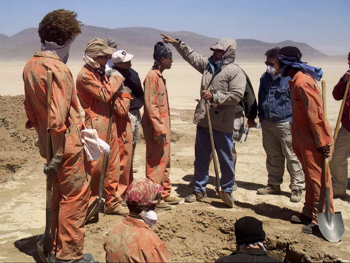 "Holes" was shot in the desert, and the cast and crew had to deal with scorching temperatures and sandstorms.