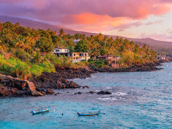 5. Comoros: 30 days of paid annual leave