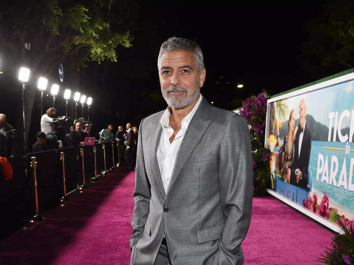 George Clooney thinks that cosmetic surgeries often make people appear older.