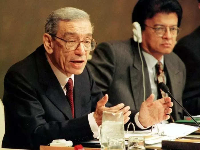 Former United Nations Secretary General Boutros Boutros-Ghali wrote to Parliament about his surprise that "the only solution for preserving and using the fort is a mere business arrangement and privatization agreement."