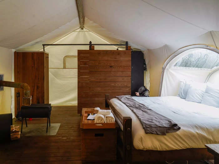 I booked a Stargazer tent, which included a full bathroom and a skylight above a king-sized bed that I found extremely comfortable.