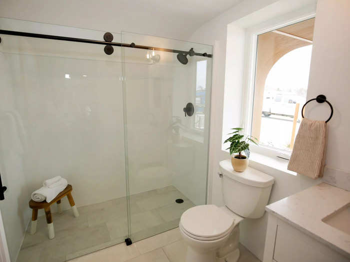 Onto the next room. The bathroom had all of the typical amenities finished with modern matte black detailing reminiscent of the farmhouse aesthetic.