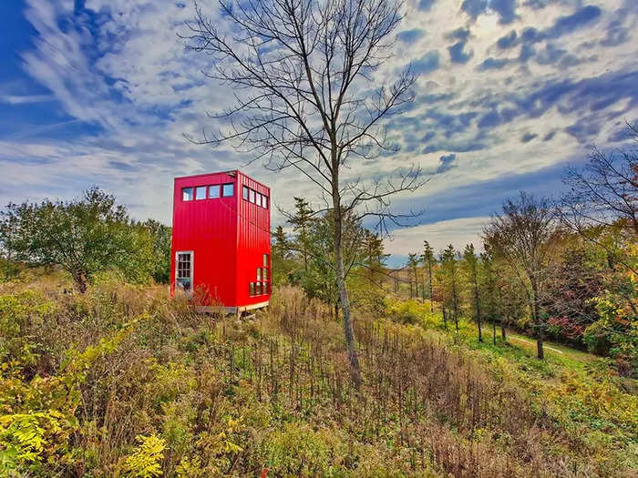 The couple decided to make it 18 feet high and 100 square feet of floor space, as buildings less than 108 square feet in Ontario don