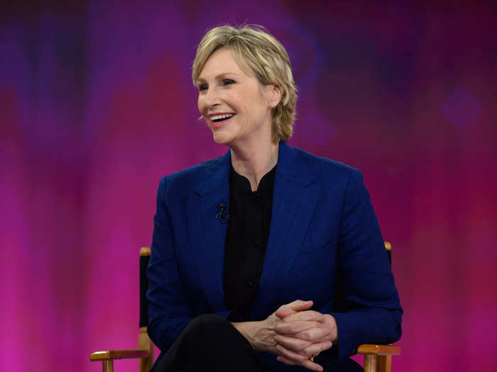 Jane Lynch is 6 feet tall.