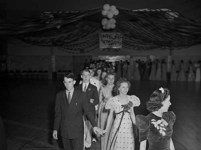 Prom-dress silhouettes in the 1940s varied from empire-waist styles to drop-waist dresses and everything in between.