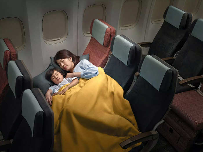 But, not all couches have survived. While China Airlines expanded its lie-flat economy product to both its Boeing 777-300ERs and its Airbus A350-900s, it ditched the design in 2018 due to poor demand.