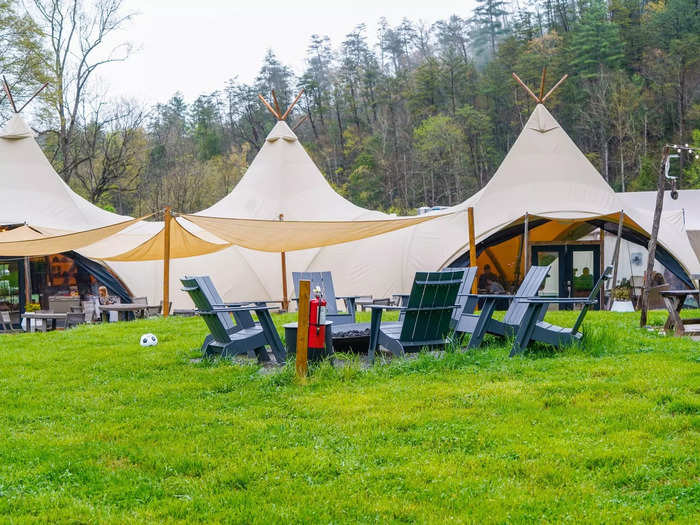 Unlike the cabins where I spent time alone, Under Canvas is a glamping resort with a community feel. I really liked chatting with kind employees and other campers, which warmed my heart — especially since I was traveling solo.