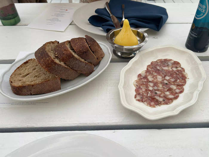 Before the mains, slices of bread and saucisson came our way.