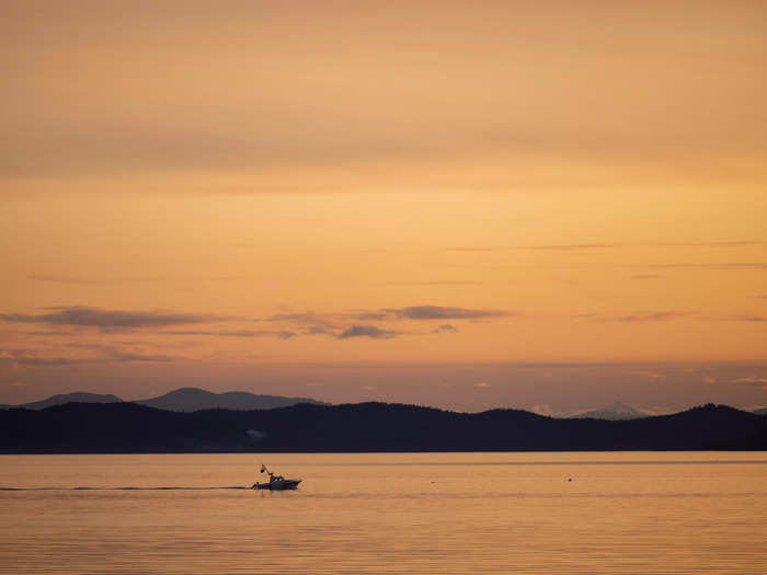 Panoramic views of the Pacific Ocean, at sunrise and sunset, are available from both homes on the island.