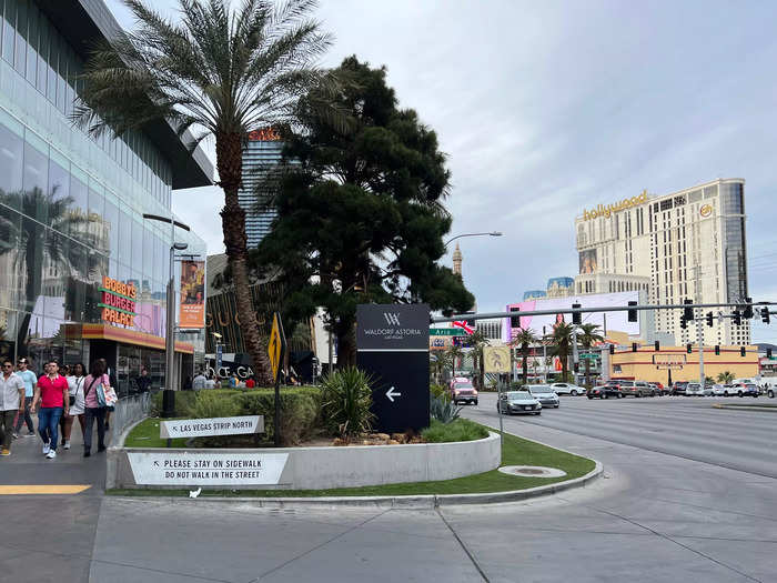 I decided on the Waldorf Astoria Las Vegas, a non-gaming hotel located centrally on the Strip between Aria and Park MGM. It has no casino and just a handful of venues on-site.