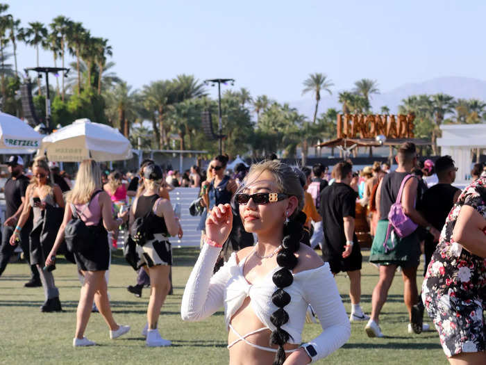 Monochromatic, all-white outfits allowed fans to stay cooler in the California sun.