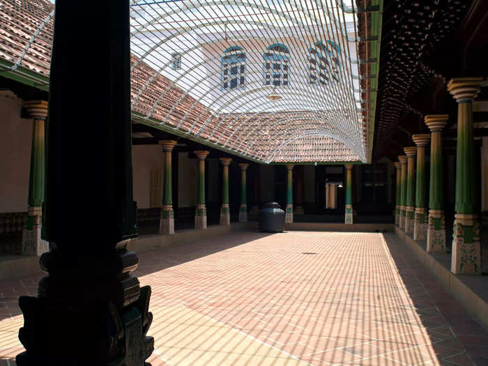 Some also featured expansive courtyards.